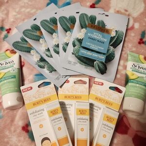 Burt's Bees Exfoliating Clay Mask - White and Orange Packaging